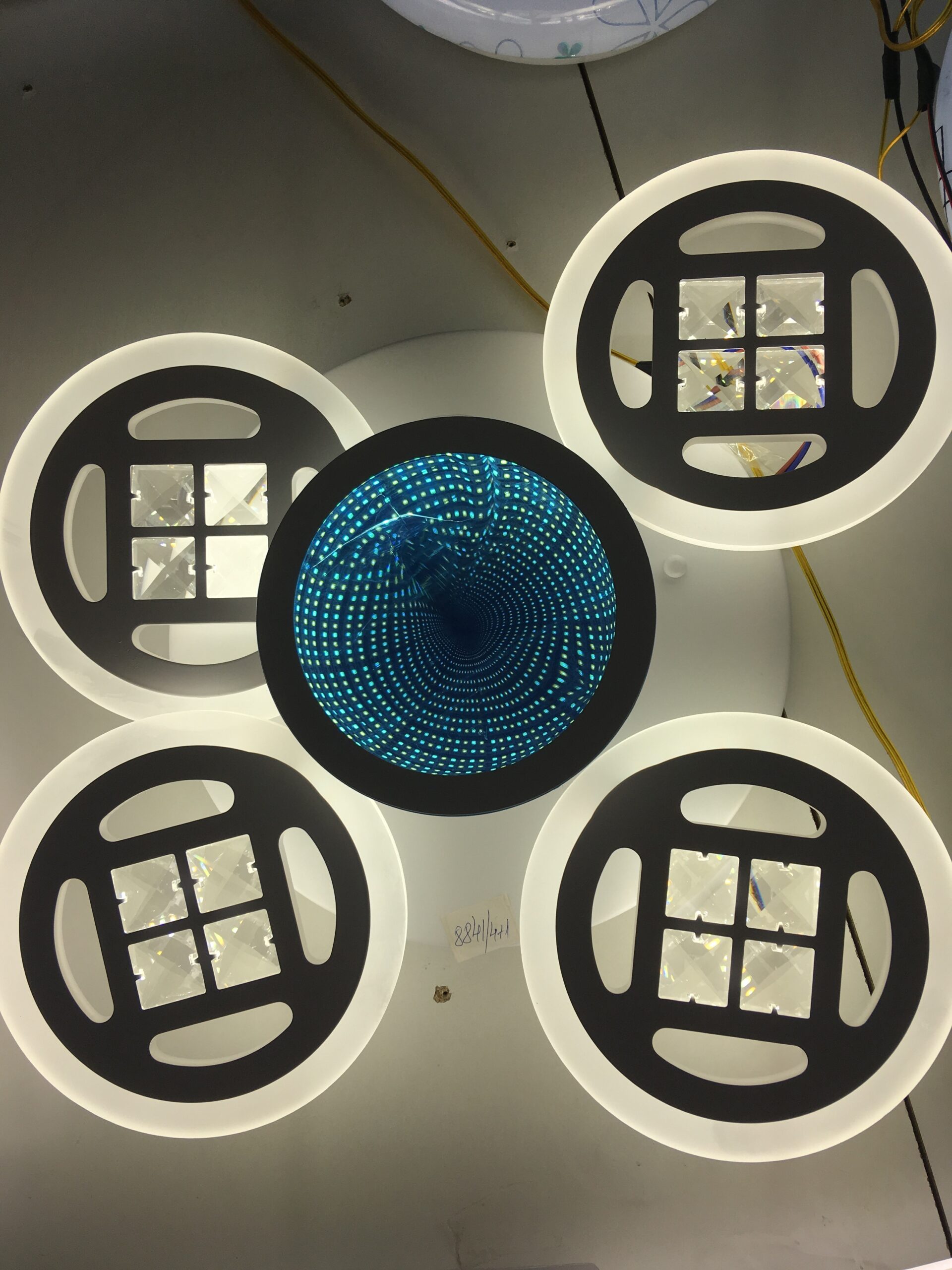 Lustra LED 3D cu Telecomanda si 3 Functii 5 Cercuri 200w